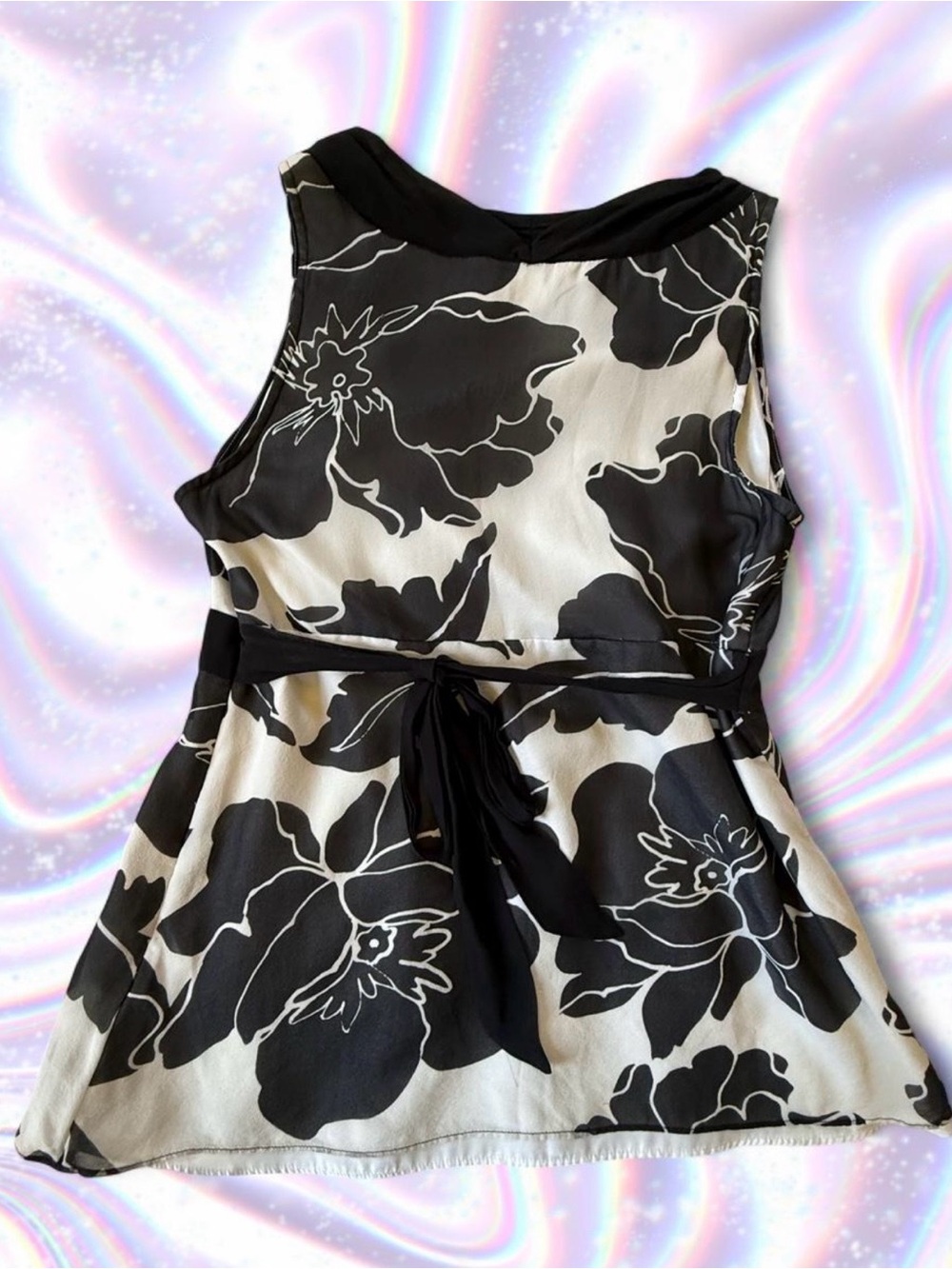White & Black Floral V-Neck Sleeveless Top by White House Black Market - Picture 4 of 8